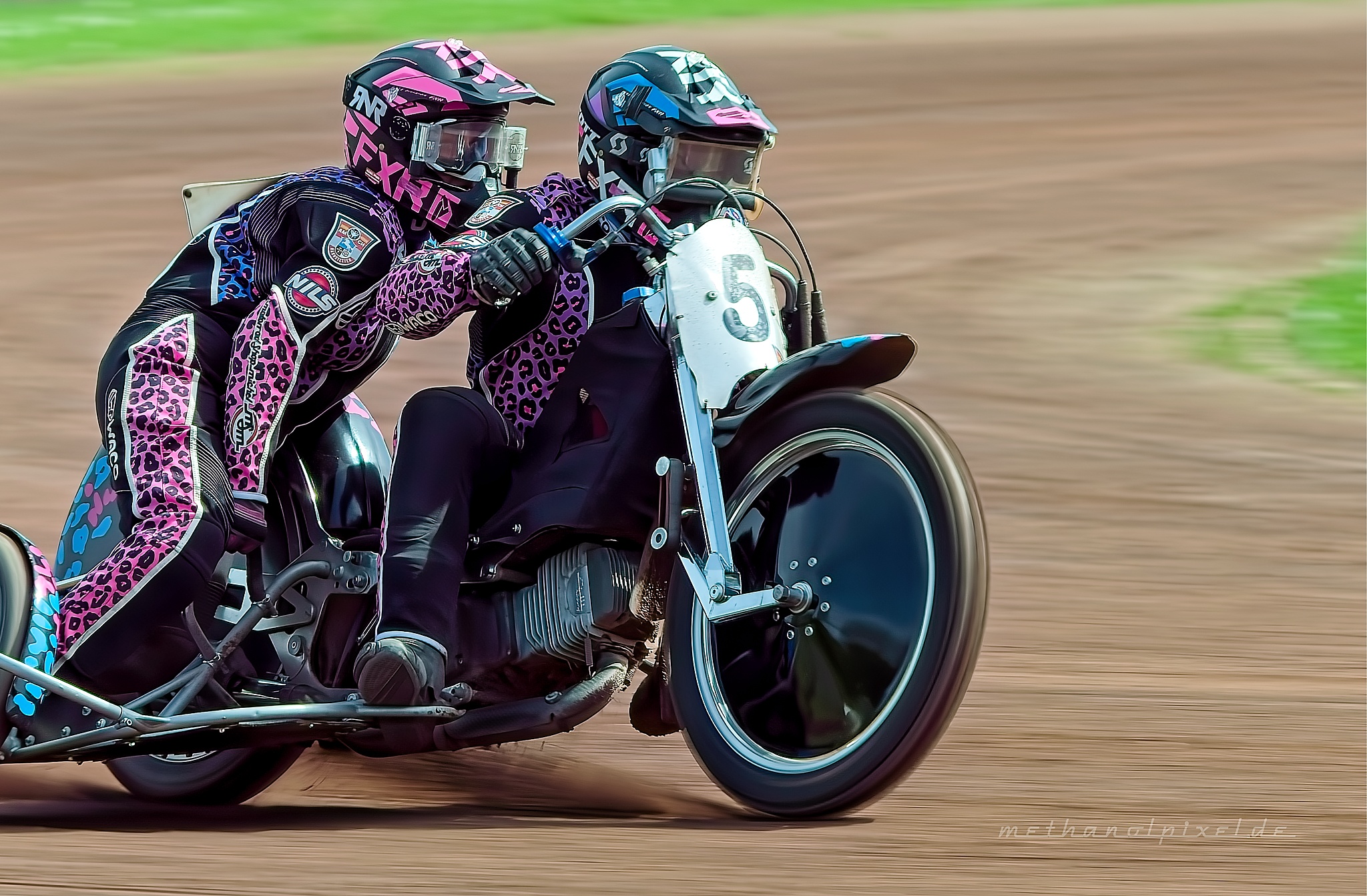 ILCE 7M4   A7405351 2048